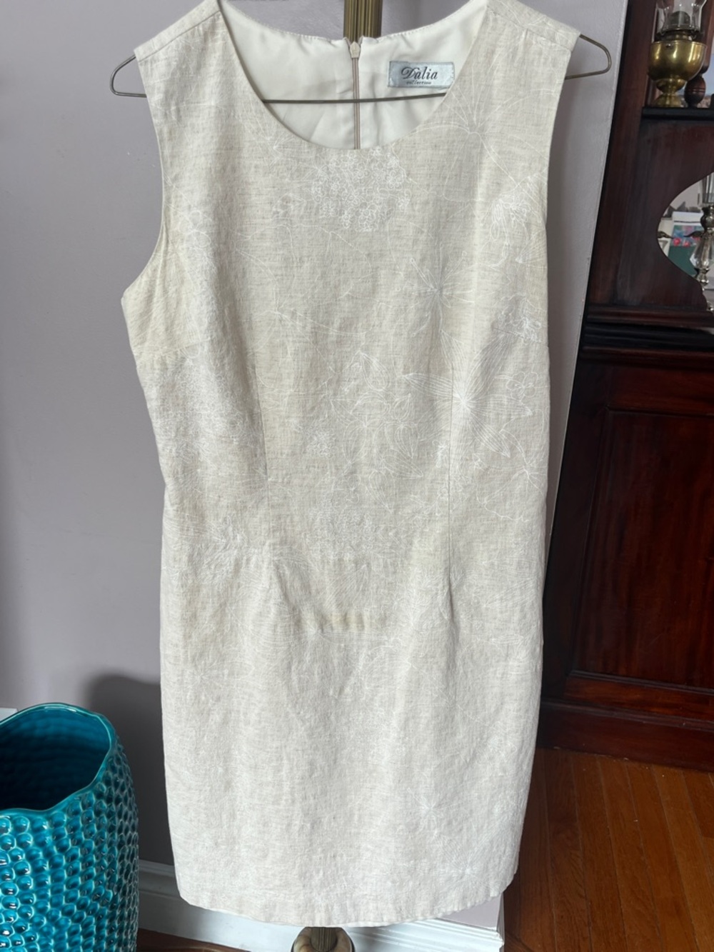 Dalia Collection Sleeveless Cotton/Linen Blend Dress in Cream and White